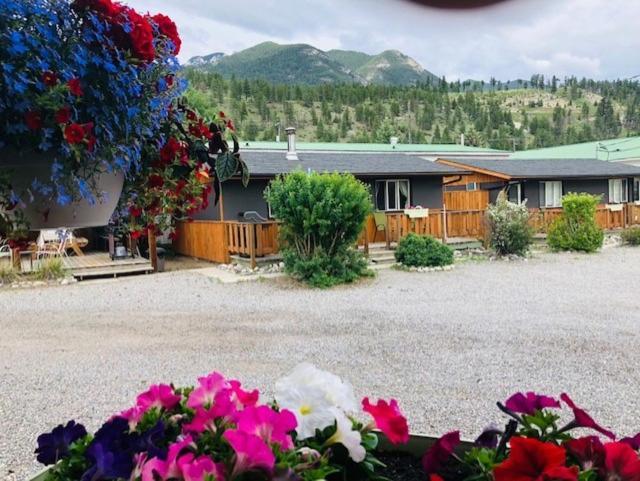 Piccadilly Motel Radium Hot Springs Eksteriør bilde